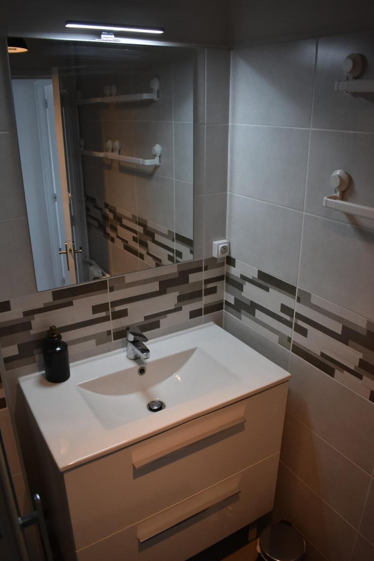 Appartement Lumineux 3 Chambres - Villeurbanne Gratte Ciel Luaran gambar